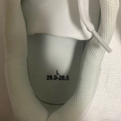 白スニーカーの画像