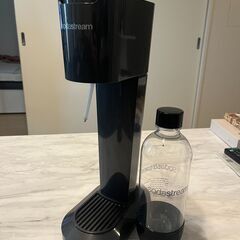 sodastream GENESIS v3 炭酸水メーカー ボトル付きの画像
