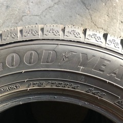 グッドイヤー I.N8 175/70r14 スタッドレス 4本の画像