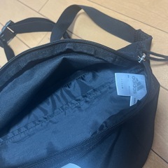 ウエストポーチ　ボディーバッグ　adidasとGUの画像
