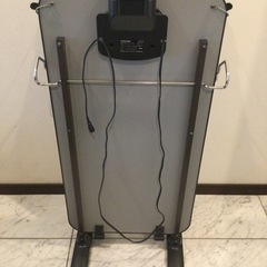 東芝ズボンプレッサーの画像