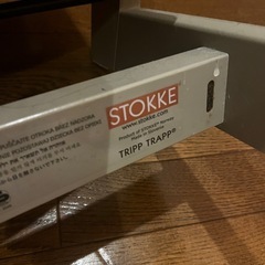 ストッケ　チェア　グレーの画像