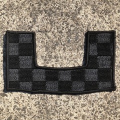 更に値引きしました。BMW X1(F48)用フロアマットの画像