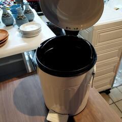 ニトリ　ペダル式ゴミ箱　3L  0907-014の画像
