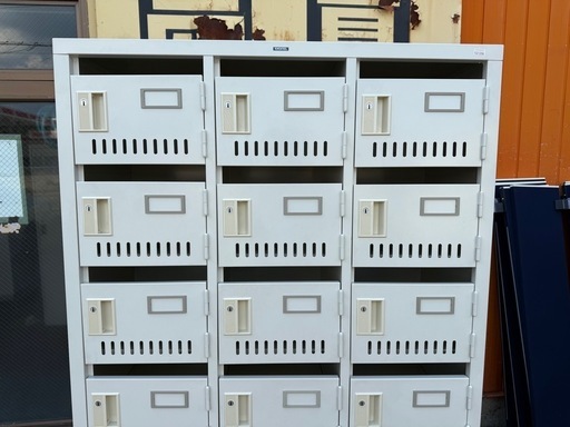 ２４人用ロッカー　メールやシューズボックスにも