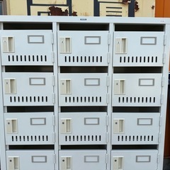 ２４人用ロッカー　メールやシューズボックスにもの画像