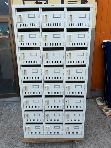 ２４人用ロッカー　メールやシューズボックスにも