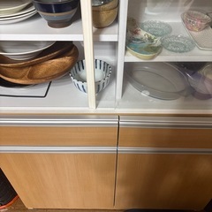 食器棚の画像