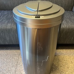 Zita ジータ 自動開閉ごみ箱
の画像