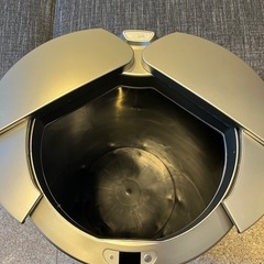 Zita ジータ 自動開閉ごみ箱
の画像
