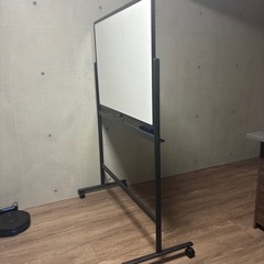 ほぼ未使用ホワイトボード/ペン、ボード消し付きの画像