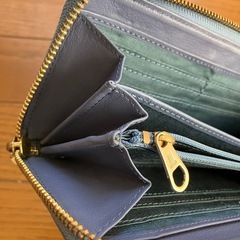 二つ折り財布
の画像
