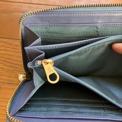二つ折り財布
の画像