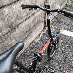 折りたたみ自転車　ノーパンクタイヤの画像