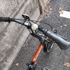 折りたたみ自転車　ノーパンクタイヤの画像