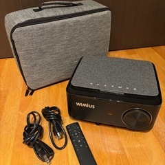 【美品】WiMiUS プロジェクター リモコン・ケース付き ホームシアターの画像