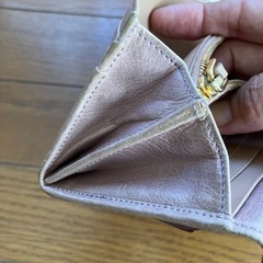 二つ折り財布の画像