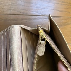 二つ折り財布の画像
