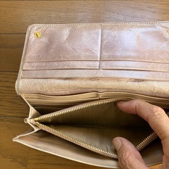 二つ折り財布の画像