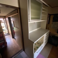 食器棚の画像