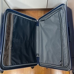 大型キャリーケースの画像