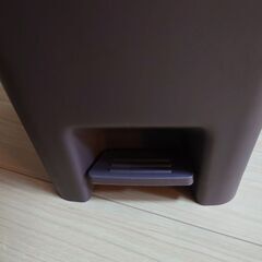 ゴミ箱　ペダル式　CAINZ　20L　ブラウンの画像