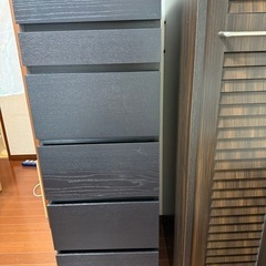 【イケア家具】IKEA MALM 開閉ミラー付トールチェスト、ダークブラウンの画像