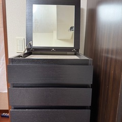 【イケア家具】IKEA MALM 開閉ミラー付トールチェスト、ダークブラウンの画像