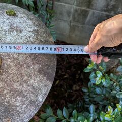 石灯篭【和風庭園に】御影石？高さ約100cm 傘直径約70cmの画像
