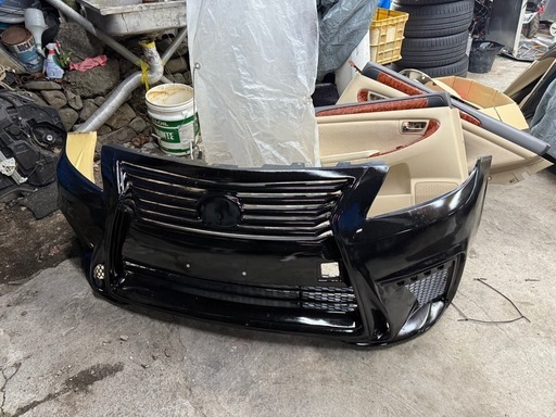 ほぼ新品　30プリウス　フロントバンパー　LEXUS？