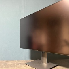 Dell U3219Q 31.5インチ 4K モニターの画像