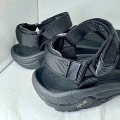 【限定価格】TEVA ハリケーン サンダル/オールブラック/24cmの画像