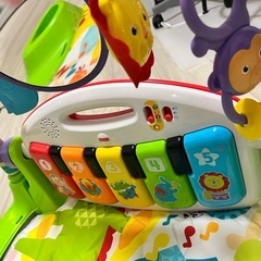 音が鳴るフィッシャープライス ベビージム プレイマット の画像