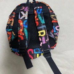 はらぺこあおむしリュックの画像