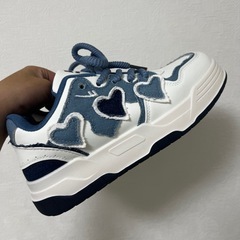 スニーカーの画像