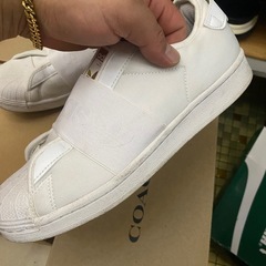 アディダスの人気シューズの画像