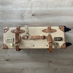 Dith スーツケース クリーム色の画像