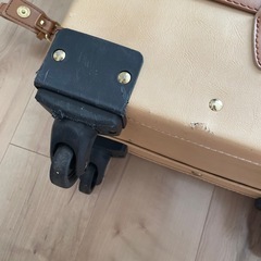 Dith スーツケース クリーム色の画像