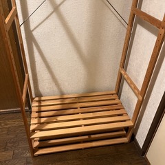 木製ハンガーラックの画像