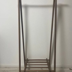 木製ハンガーラックの画像