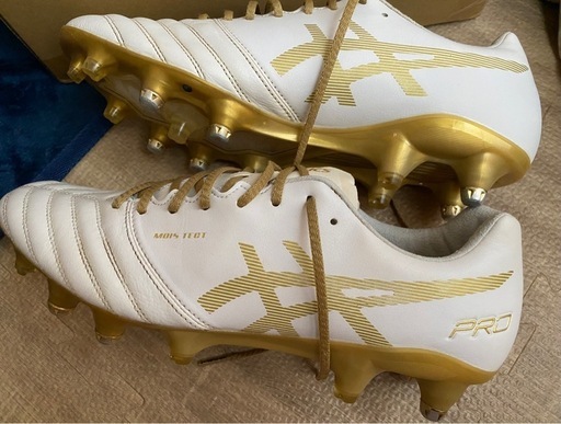 お値下げ中！ ASICS PRO ホワイト/ゴールド スパイクシューズ 28cm