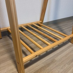 木製ハンガーラックの画像
