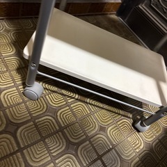 キャスター付き台の画像
