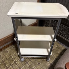 キャスター付き台の画像