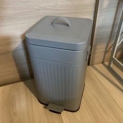 ゴミ箱 の画像