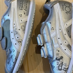 asics ディズニーコラボ　16cmの画像