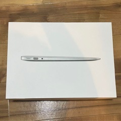 Apple MacBook Airシルバ2017メモリ8GB,SSD 128GBの画像