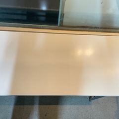 折りたたみ式の長机の画像