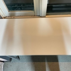 折りたたみ式の長机の画像