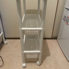キャスター付き収納棚の画像
